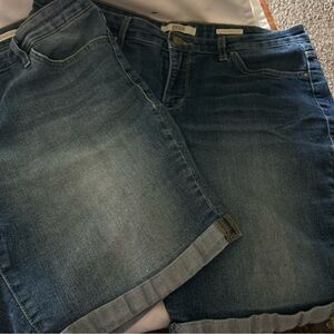 Lot of 2 Vintage America Bermuda cuffed blue jeans